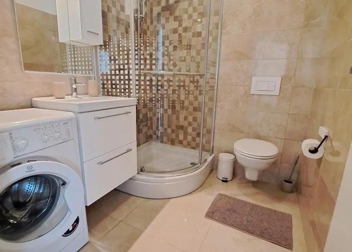 Apartment Sweet Lustig