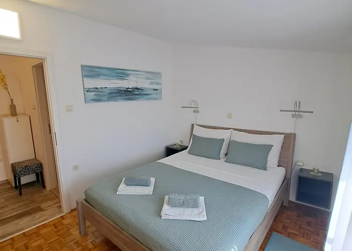 Apartment Sweet Lustig *