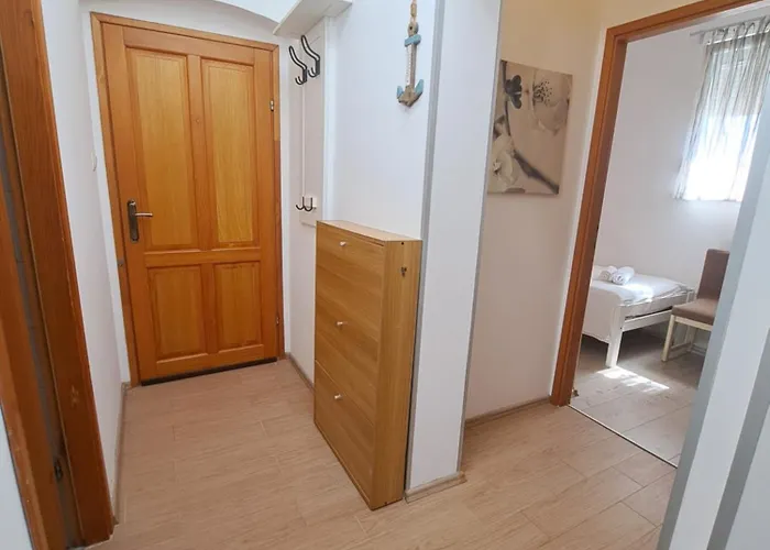 Apartment Sweet Lustig *