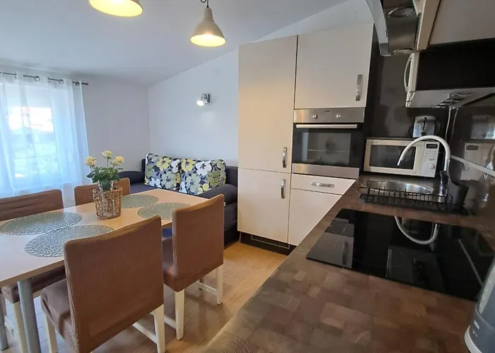 Apartment Sweet Lustig